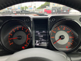 視認性の高いメーター類で、運転に必要な情報を的確に把握できます。デジタル表示で、より細やかな情報も確認可能です。