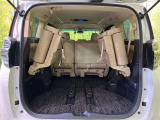 後席を格納すると、これだけの広さが!シーンに合わせたシートアレンジで、大きな荷物も積むことが出来ます♪