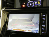 バックガイドモニターで、後方を確認しながら安心して駐車することができます。運転初心者も熟練者も必須の機能ですよ!