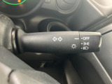 操作しやすいウインカーレバーで、安全な車線変更をサポート。確実な操作感で、周囲への意思表示をスムーズに行えます。