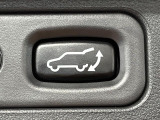 【パワーバックドア】スマートキーや運転席のボタンを押すだけでリアゲートが自動で開閉します!荷物を持っている時や、高い位置にあるバックドアを閉める際に便利な機能です♪