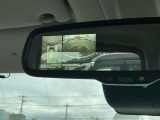 ルームミラーにもアラウンドビューの映像が映し出されます!