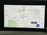見やすい地図表示で、目的地まで安心。スムーズなルート案内で、初めての道でも迷うことなく到着できます。