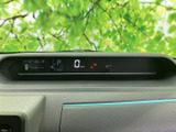 視認性の高いメーター類で、運転に必要な情報を的確に把握できます。走行速度や燃料残量などを一目で確認し、安全運転をサポートします。