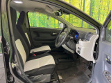 運転席シート廻りは使用感も少なく、良好な状態となっています。丁寧に使われていたことがよくわかりますね。