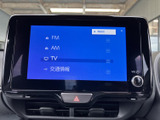 様々な情報を一目で確認できるモニター。操作も簡単で、運転中でも気を散らさずに必要な情報を得られます。