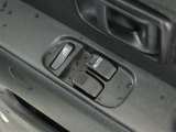 前席用パワーウインドウを装備しております。