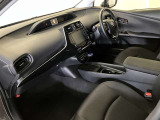 運転席は見やすく整理され、ナビも美しく装着され操作性にも優れています!