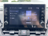 ディスプレイオーディオを装備。スマホとクルマをつなぐことで、これまでのナビに加えて、いろんなサービスが楽しめます。