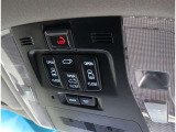 両側パワースライドドア付きだから、狭い駐車スペースなどでの 乗り降りラクラク!小さなお子さまのいるご家庭には嬉しい装備。