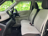 機能的な操作系が配置された運転席。シンプルで分かりやすいデザインで、運転に集中できます。快適なドライビング体験をサポートします。