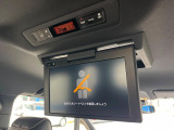 【フリップダウンモニター】大画面モニターで後席でもエンタメをお楽しみいただけます。小さなお子様にも大人気の装備です♪