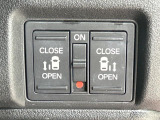 【両側パワースライドドア】スマートキーや運転席のスイッチで後席両側スライドドアの開閉が可能♪電動だから力を入れてドアを開ける必要が無く、小さなお子様でも簡単に開け閉めでき快適です♪