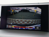 お車選びをお楽しみ頂けるよう、在庫車の展示スペースを十分に確保しております。