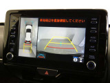 パノラミックビューモニターを装備。クルマを真上から見るように周囲を確認できます。