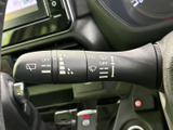 雨の日もクリアな視界を確保。ワイパーレバーで簡単に操作でき、運転に集中できます。速度調整もスムーズに行えます。快適なドライブをサポートします。
