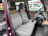 ひじ掛けが付いて運転が楽です