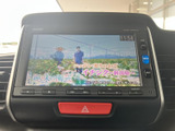 停車中にテレビや映像を楽しめます。長距離移動の休憩時などに、リラックスした時間を過ごせる便利な機能です。車内空間を有効活用できます。