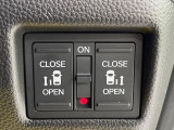 【両側パワースライドドア】スマートキーや運転席のスイッチで後席両側スライドドアの開閉が可能♪電動だから力を入れてドアを開ける必要が無く、小さなお子様でも簡単に開け閉めでき快適です♪