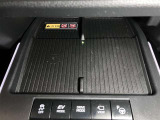 カメラ画像切り替えスイッチ付き車両です。各種スイッチ部