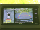 後方状況を鮮明に映し出すモニターは、運転の苦手な方にも安心。安全確認をサポートし、駐車時のリスクを軽減します。