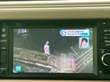 停車中には、テレビや動画を楽しめるTV機能。休憩時間などにリラックスできます。長距離ドライブでも飽きさせない工夫が満載です。