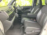 シンプルで使いやすい操作パネルが配置されています。運転に必要な情報を一目で確認でき、安全運転をサポートします。快適なドライビングを。