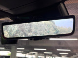 【デジタルインナーミラー】後席の大きな荷物や同乗者で後方が確認しづらい時でも安心!カメラが撮影した車両後方の映像をルームミラー内に表示。クリアな視界で状況の確認が可能です!