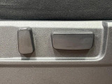 【パワーシート】スイッチ一つで簡単にシートの微調整が可能!電動だから力もいりません!快適なシートポジションにセットして、快適なドライブをお楽しみください。