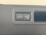 【パワーバックドア】スマートキーや運転席のボタンを押すだけでリアゲートが自動で開閉します!荷物を持っている時や、高い位置にあるバックドアを閉める際に便利な機能です♪