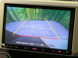 【バックカメラ】駐車時に後方がリアルタイム映像で確認できます。大型商業施設や立体駐車場での駐車時や、夜間のバック時に大活躍!運転スキルに関わらず、今や必須となった装備のひとつです!