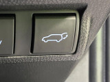 【パワーバックドア】スマートキーや運転席のボタンを押すだけでリアゲートが自動で開閉します!荷物を持っている時や、高い位置にあるバックドアを閉める際に便利な機能です♪