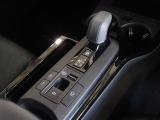 電動パーキングブレーキ・ブレーキホールドを装備してます。ホールド機能は信号待ちが多い一般道で疲労軽減になり、大好評です!