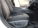 パワーシート搭載。微妙な調整が手軽にでき、ピッタリなポジションで運転することが可能です。
