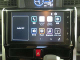 スマートフォン連携機能を搭載した純正ディスプレイオーディオが付いています。