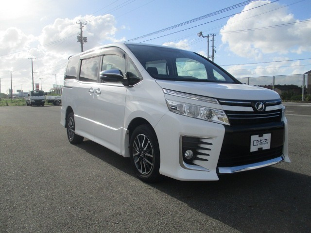 トヨタ ヴォクシー 