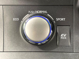 【ドライブモードセレクト】コンフォートな乗り味からスポーティな乗り味までスイッチ一つで切り替え可能。シーンや気分に合わせたモードを選べば、いつものドライブがより一層楽しくなります♪