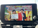 停車中に楽しめるディスプレイオーディオ。番組や映像で、待ち時間を快適に過ごせます。家族でのドライブに便利ですよ。