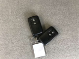 スマートキー2本付き!キーをポケットやカバンに入れておくだけでドアの施錠・開錠やエンジンスタートの操作が簡単です!