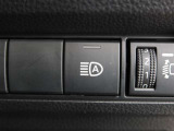 オートマチックハイビームとは、先行車や対向車のライトを認識し、ハイビームとロービームを自動で切り替える機能です。夜道の視界を確保します。詳細は販売店スタッフまでおたずねください。