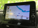 鮮明な地図表示で、スムーズなルート案内を実現。渋滞情報もリアルタイムで確認でき、快適な移動をサポートします。遠出にも安心です。