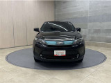 お車購入のポイントとなるフロントマスクです!シャープな目つきが印象的なデザインのヘッドランプです。