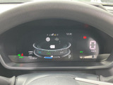 視認性の高いメーターパネルは、運転に必要な情報をわかりやすく表示。直感的な操作でドライビングに集中できます。