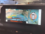 【パノラミックビューモニター】専用のカメラにより、上から見下ろしたような視点で360度クルマの周囲を確認することができます☆死角部分も確認しやすく、狭い場所での切り返しや駐車もスムーズに行えます。