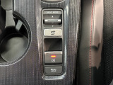 電子パーキングに加えてブレーキホールドシステムを装備しておりますので、信号待ちや踏み切り待ちでもブレーキを踏まずに停止できます!発進する際はアクセルを踏むだけですので渋滞時などはかなり楽ですね!