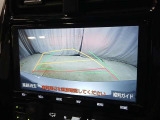 駐車が苦手な方でも安心のバックガイドモニター搭載。 後方の映像をクリアに表示し、ガイドラインで車庫入れや縦列駐車をしっかりサポート。毎日の運転がぐっとラクになります。