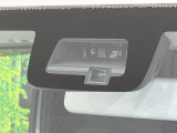 【スズキ セーフティサポート】走行中に前方の車両等を認識し、衝突しそうな時は警報とブレーキで衝突回避と被害軽減をアシスト。より安全にドライブをお楽しみいただけます。