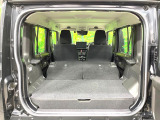 普段のお買い物や通勤、送迎等に十分な荷室スペースを確保しております。セカンドシートを倒すと、大きな荷物の積載も可能です♪