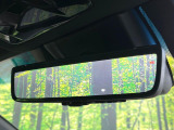 【デジタルインナーミラー】後席の大きな荷物や同乗者で後方が確認しづらい時でも安心!カメラが撮影した車両後方の映像をルームミラー内に表示。クリアな視界で状況の確認が可能です!