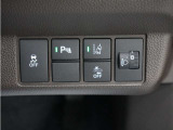 ホンダセンシングが装備されています。アダプティブレーダークルーズやレーンキープアシスト、車線逸脱防止機能なども備えていて、ロングドライブも快適で安全にお楽しみいただけます。